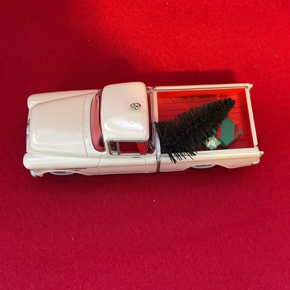 1955 Chevrolet Cameo Truck Hallmark Ornament - Picture 3 of 8